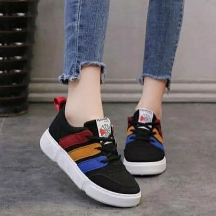 Sepatu Kets Wanita YH01 Hitam