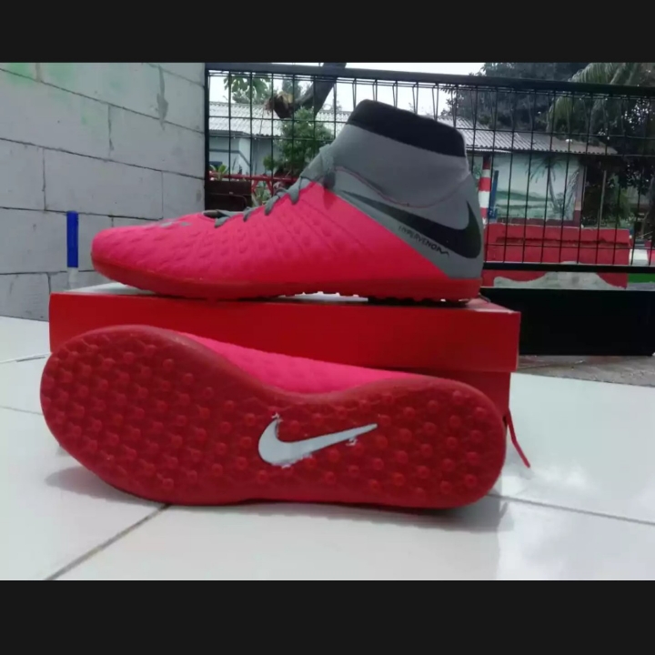 Sepatu Olahraga Outdoor Indoor 2