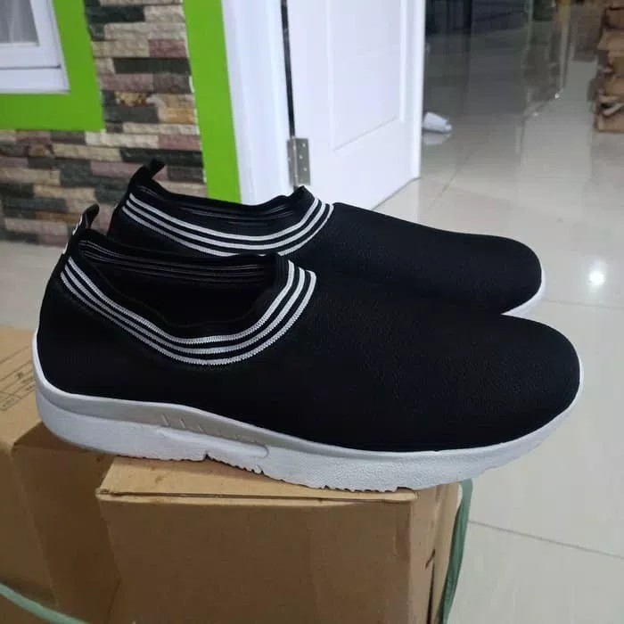 Sepatu Slip On Alyce Hitam List Putih 2