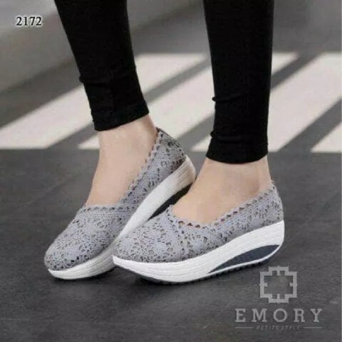 Sepatu Slip On Brukat Emory Abu