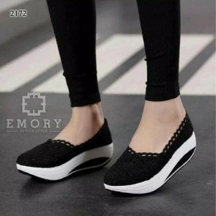 Sepatu Slip On Brukat Emory Hitam