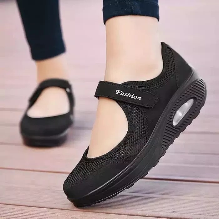 Sepatu Slip On Fashion Lorenz Hitam