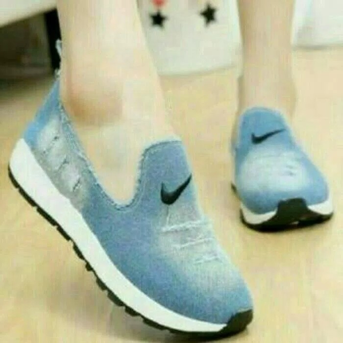 Sepatu Slip On Nike Biru