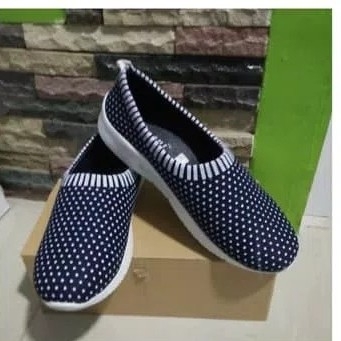 Sepatu Slip On Polkadot MR10 Hitam 2