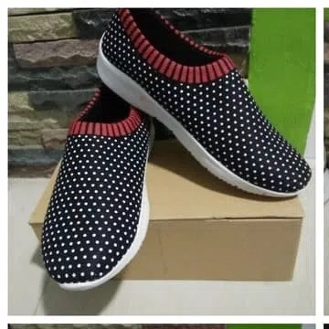 Sepatu Slip On Polkadot MR10 List MERAH 2