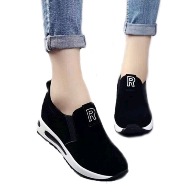 Sepatu Slip On RR Hitam