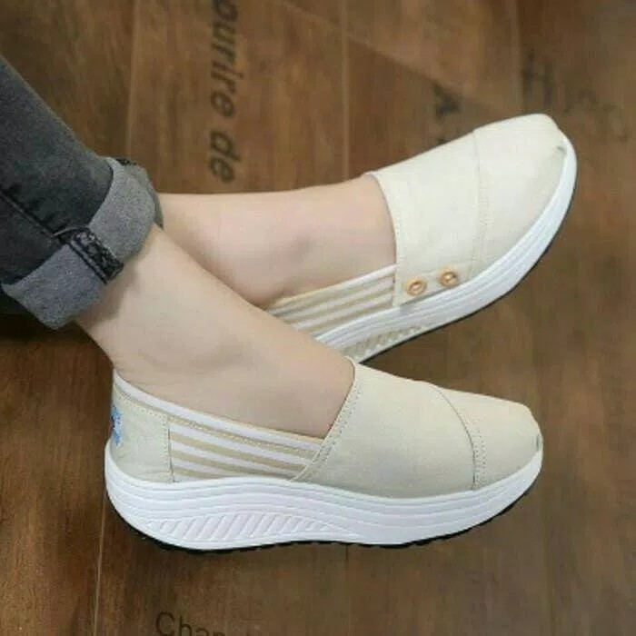 Sepatu Slip On Toms Cream