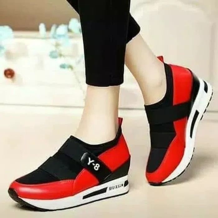 Sepatu Slip On Y-8 Hitam Merah