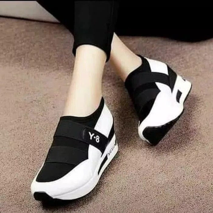 Sepatu Slip On Y-8 Putih Hitam