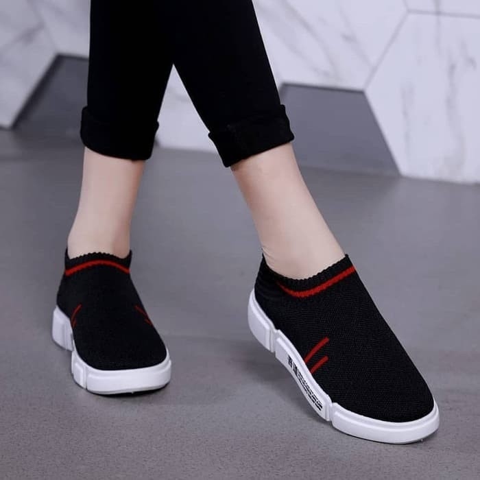 Sepatu Slip On Yopy Hitam