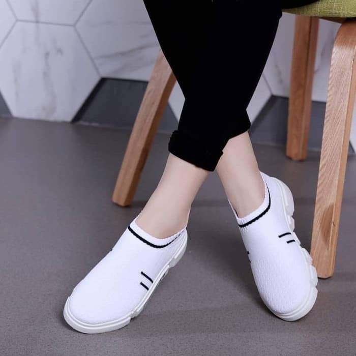 Sepatu Slip On Yopy Putih