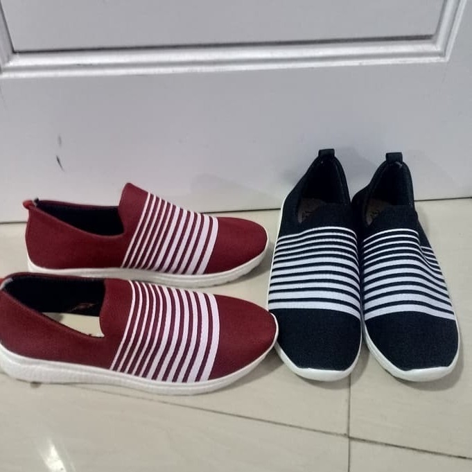 Sepatu Slip On Zebra 542 Hitam 2