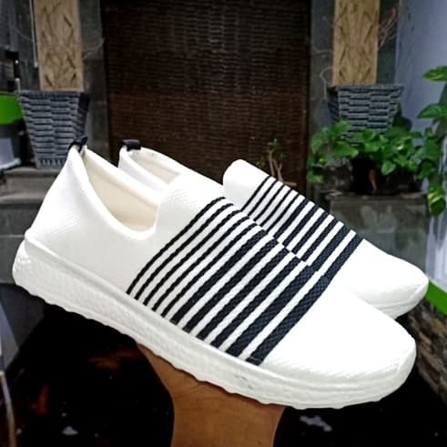 Sepatu Slip On Zebra 542 Putih 2