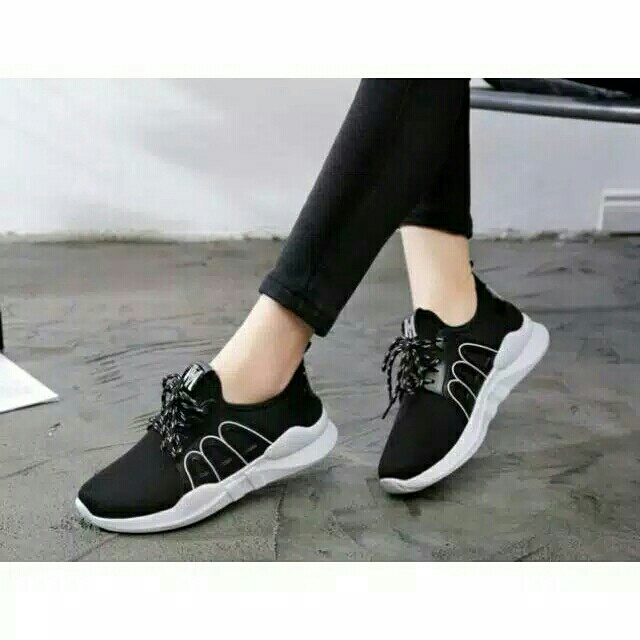 Sepatu Sneaker Wanita MBL 