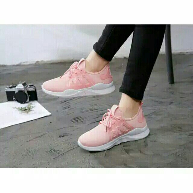 Sepatu Sneaker Wanita MBL  2