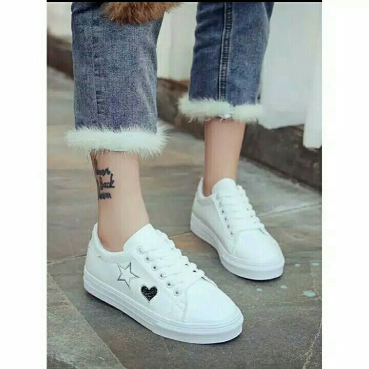 Sepatu Sneaker Wanita Start Love