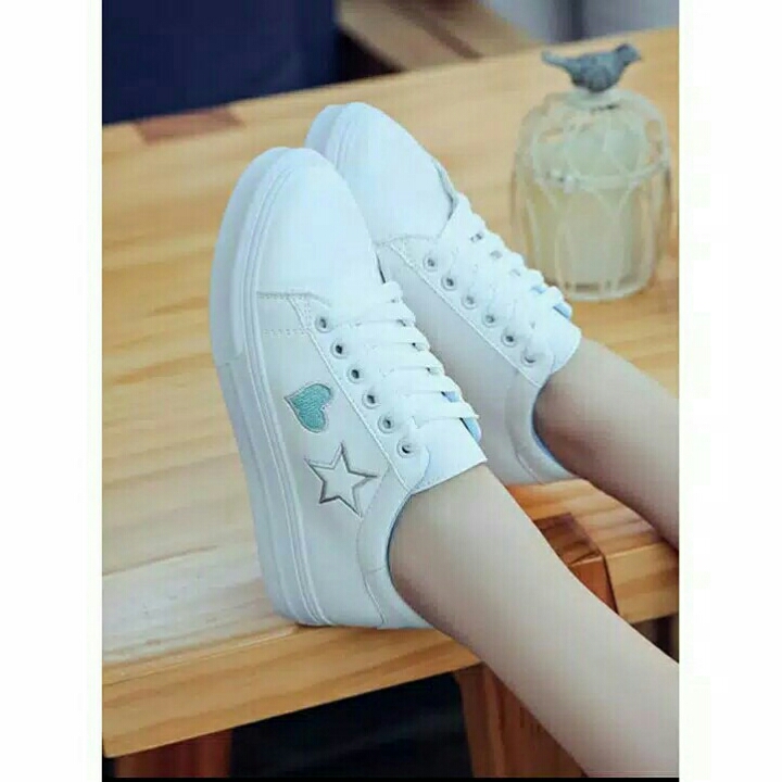 Sepatu Sneaker Wanita Start Love 2