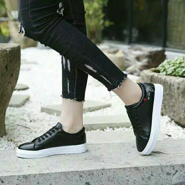 Sepatu Sneakers Wanita 4U