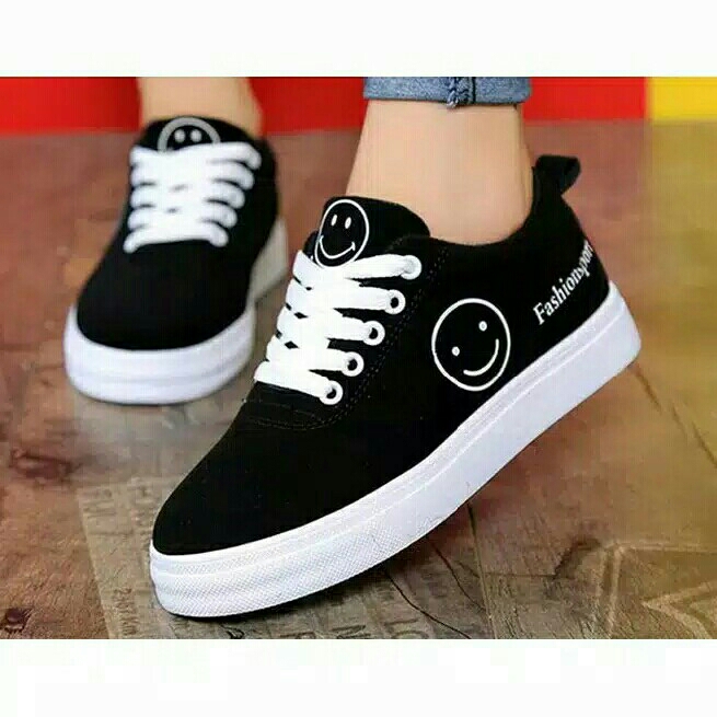 Sepatu Sneakers Wanita Smile Full Hitam