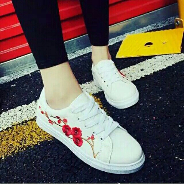 Sepatu Wanita Kets Casual - Sneakers Putih Bordir Bunga ADIVA