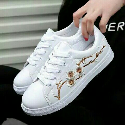 Sepatu Wanita Kets Casual - Sneakers Putih Bordir Bunga ADIVA 2