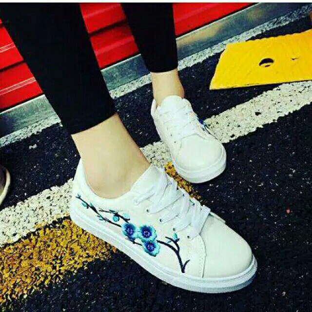 Sepatu Wanita Kets Casual - Sneakers Putih Bordir Bunga ADIVA 3