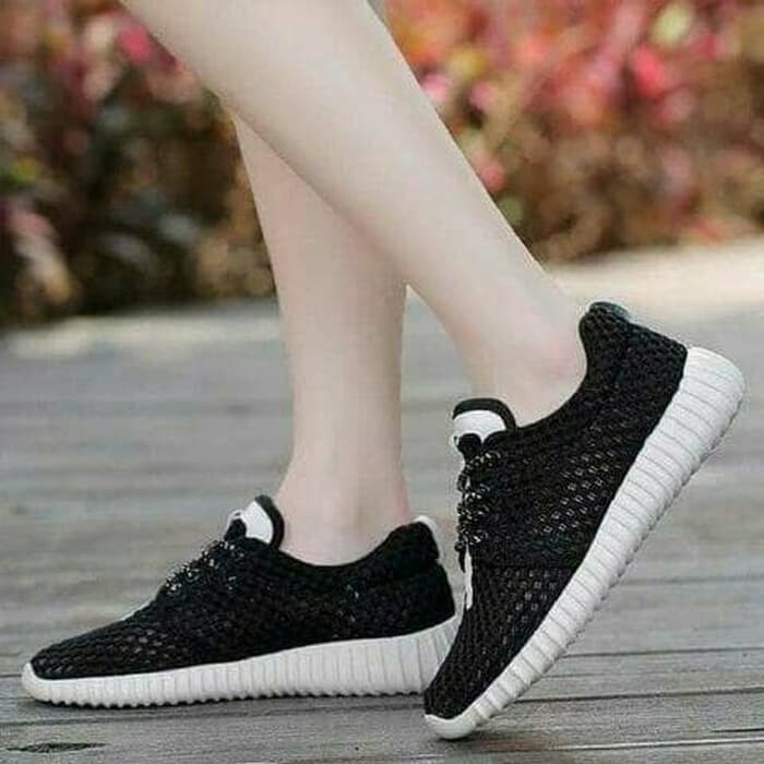 Sepatu Yeezy Jala Hitam