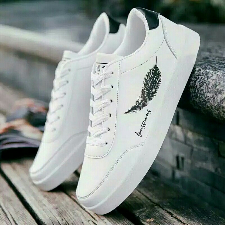 Sneakers Wanita Motif Daun Hitam