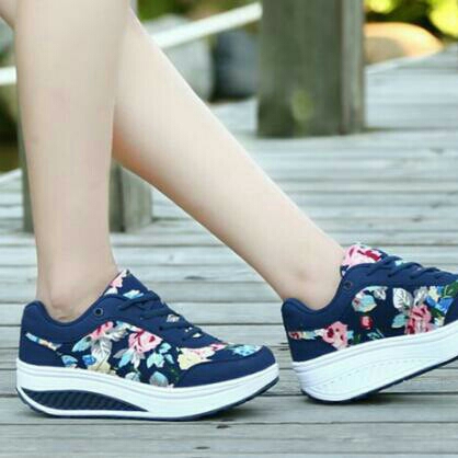 Sneakers Win Bunga Navy