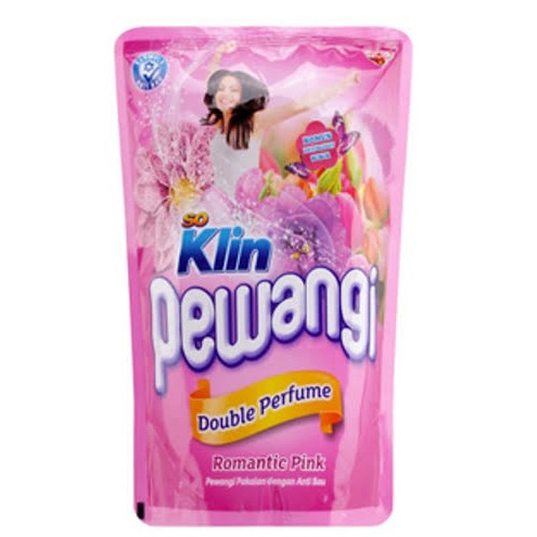 So Klin Pewangi Romantic Pink 900 Ml