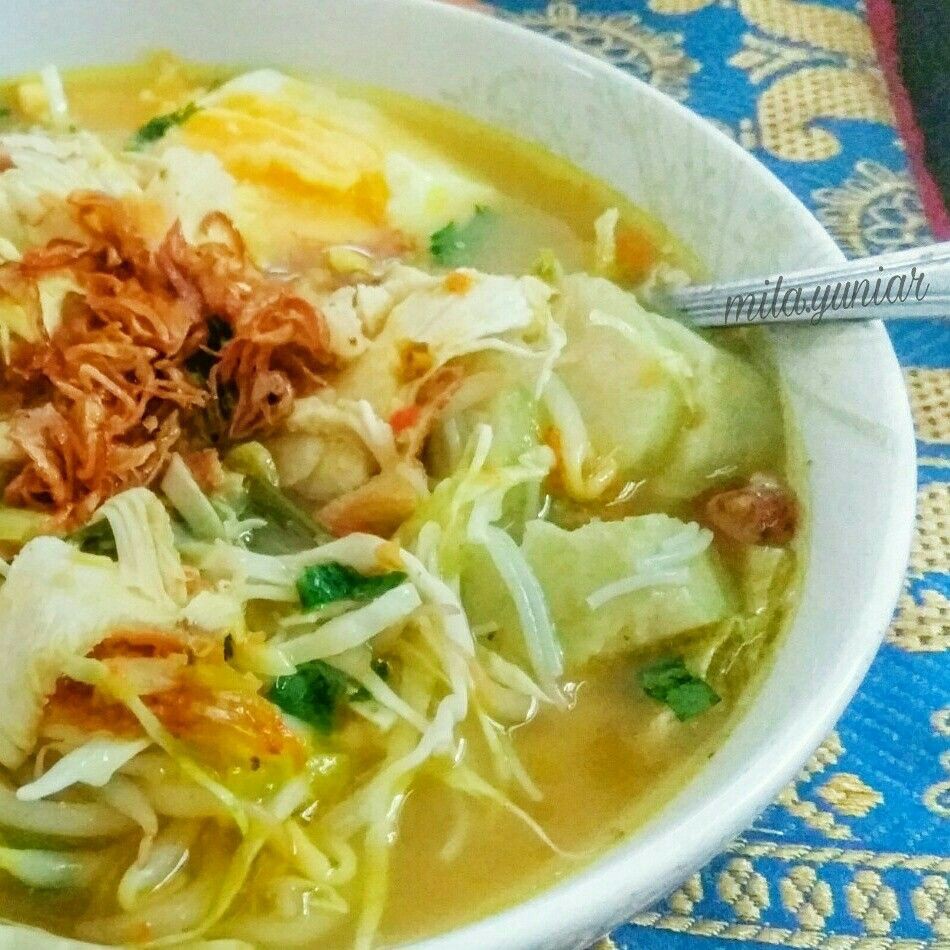 Soto Ayam Dan Lontong