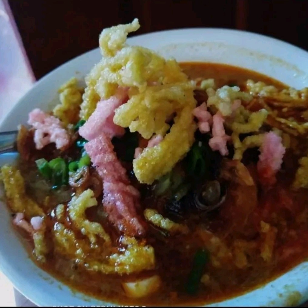 Soto Ayam Plus Lontong