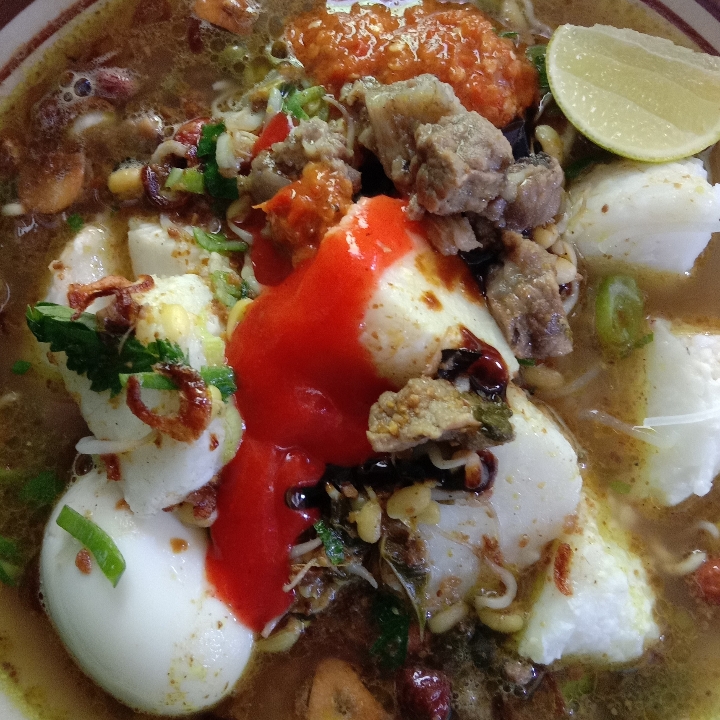 Soto Daging Lontong Telur