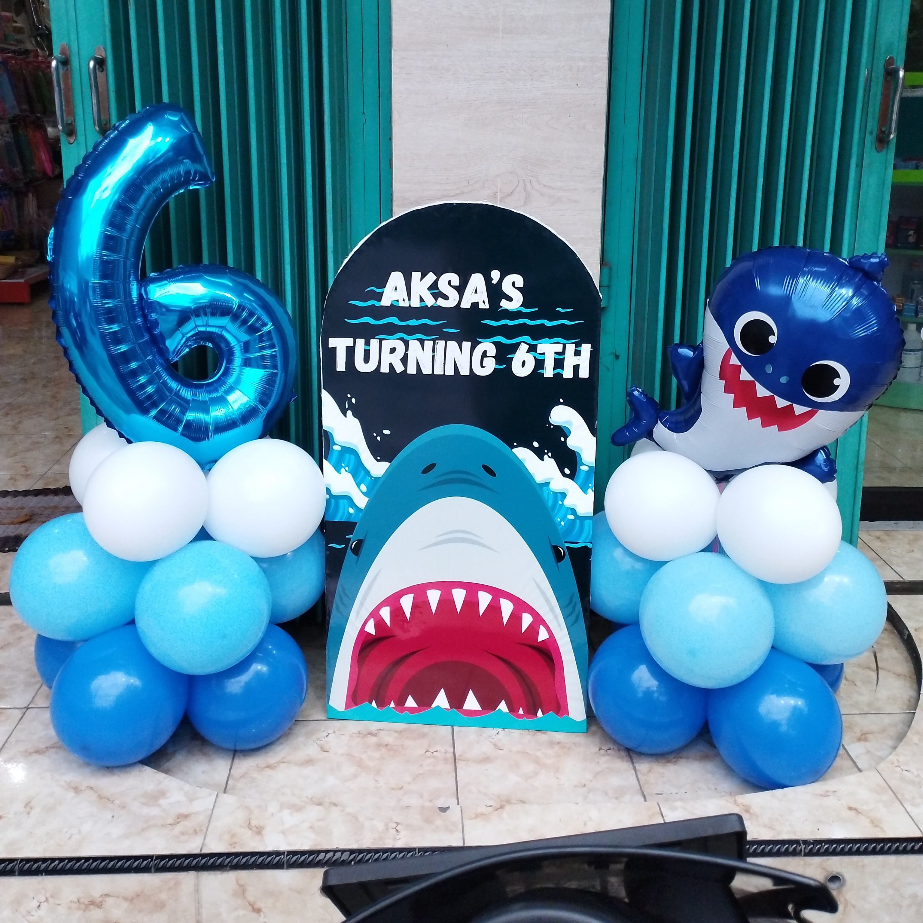 Standing Angka Standing Karakter Mini Backdrop Thema Laut Baby Shark