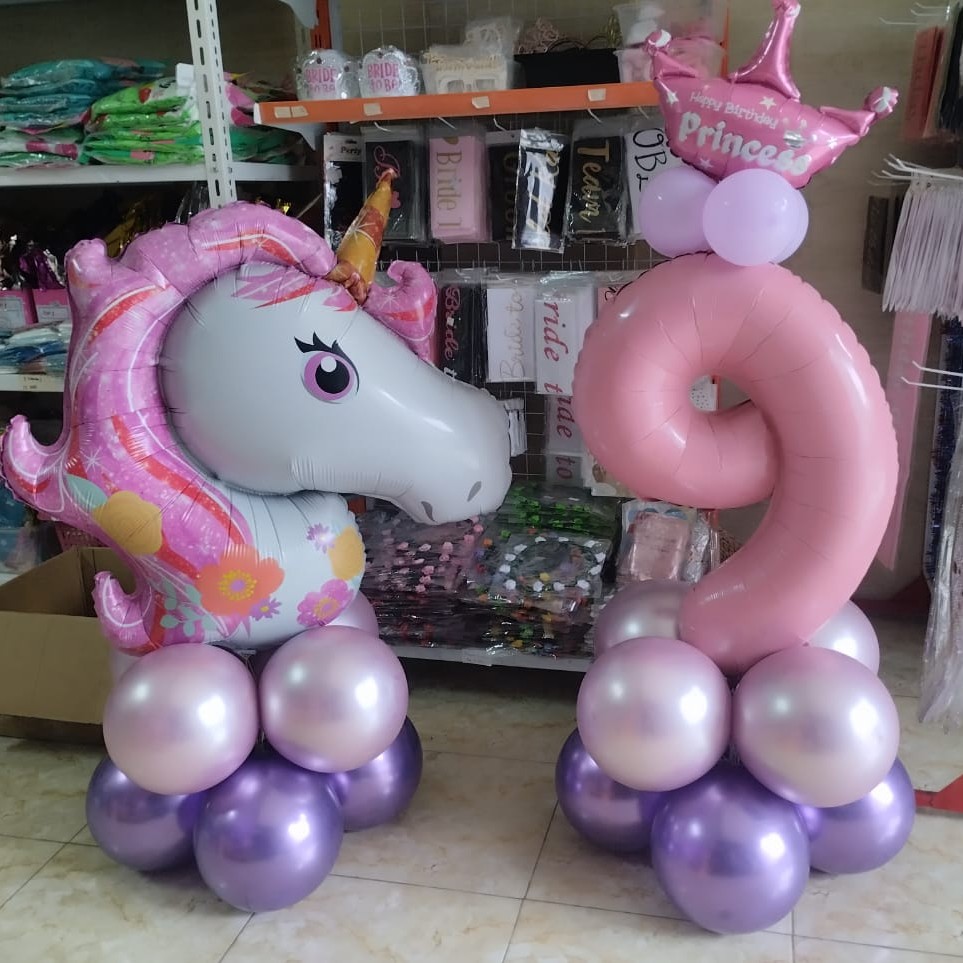 Standing Karakter Unicorn Dan Standing Angka Chrome