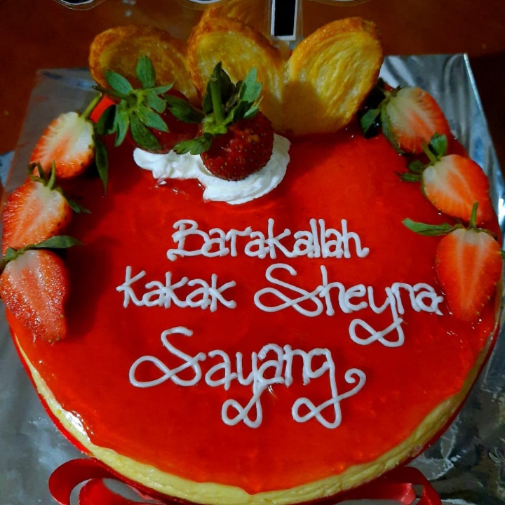 Strawberry Chesee cake Birthday