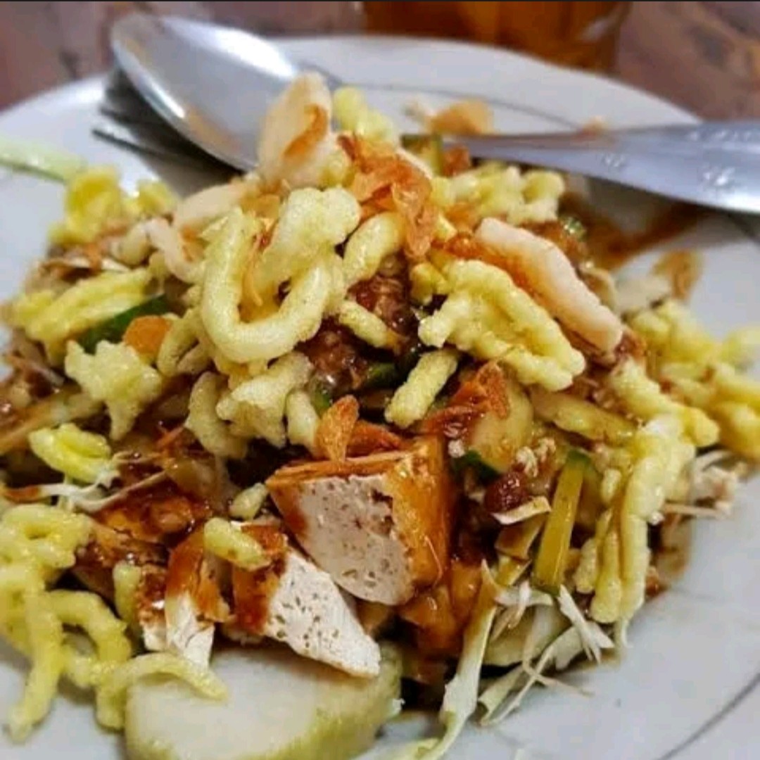 Tahu Campur Lontong