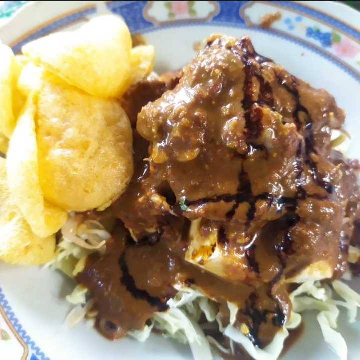 Tahu Campur Tambah Lontong