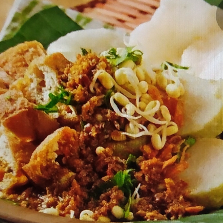 Tahu Lontong