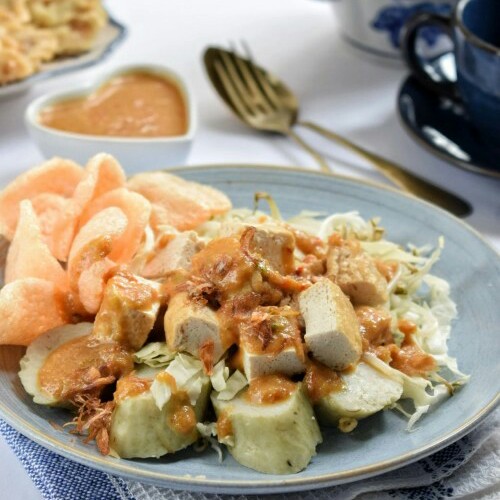 Tahu lontong