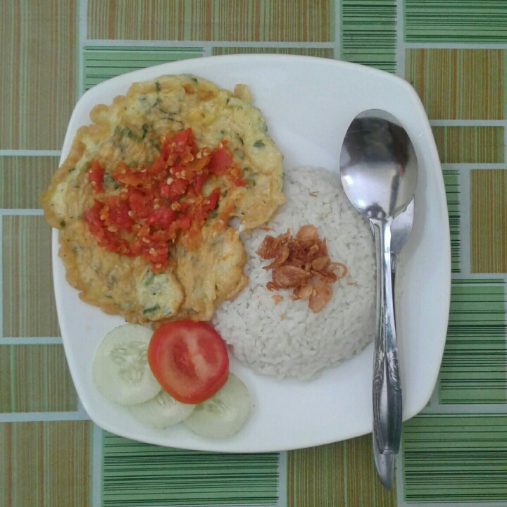 Telur Dadar Geprek Plus Nasi Dan Es Teh