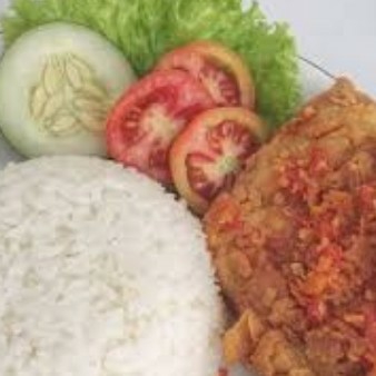 Telur Geprek Sambal Bawang Pakai Nasi