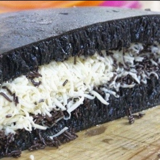 Terang Bulan Black Forest Keju Meses