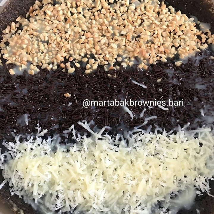 Terang Bulan Keju Kacang Susu Black Forest