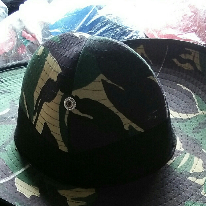 Topi Lebar