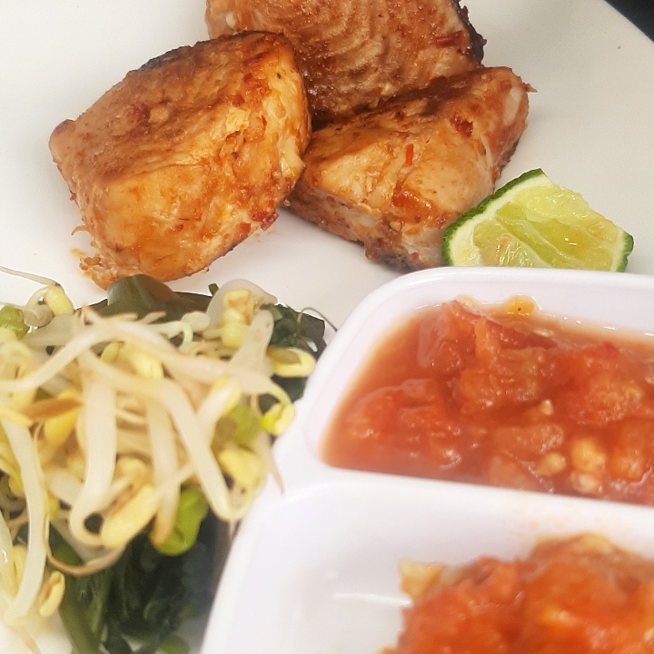 Tuna Sambal Plecingan Komplit