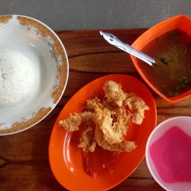 Udang tepung goreng plus nasi