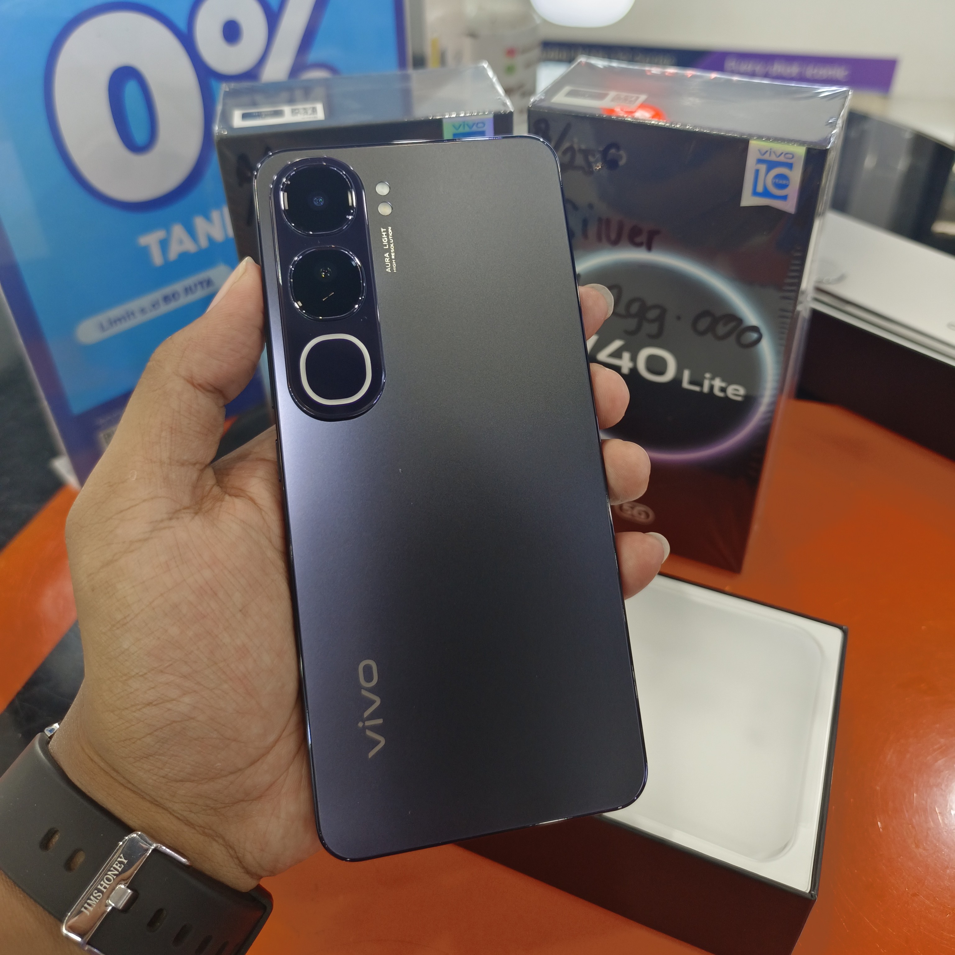 VIVO V40 LITE 4G RAM 8 GB ROM 256 GB 3