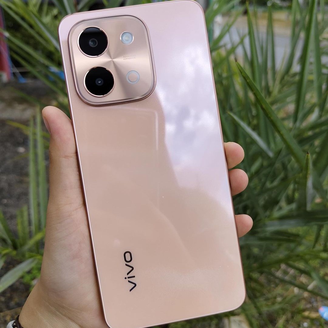 VIVO Y28 RAM 8 GB ROM 256 GB 3