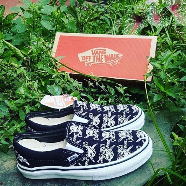 Vans Motif Full Tengkorak Slipon